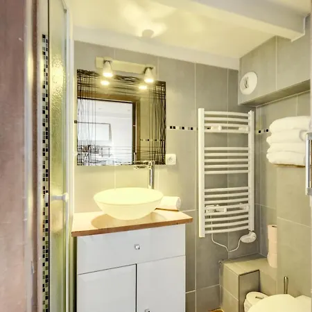 Chatelet, Rue De La Ferronnerie - Id 161 *